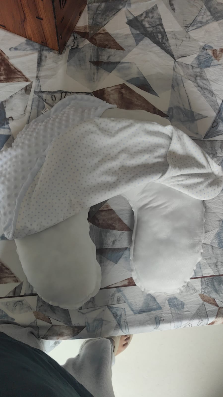 Feeding Pillow - Brand New
