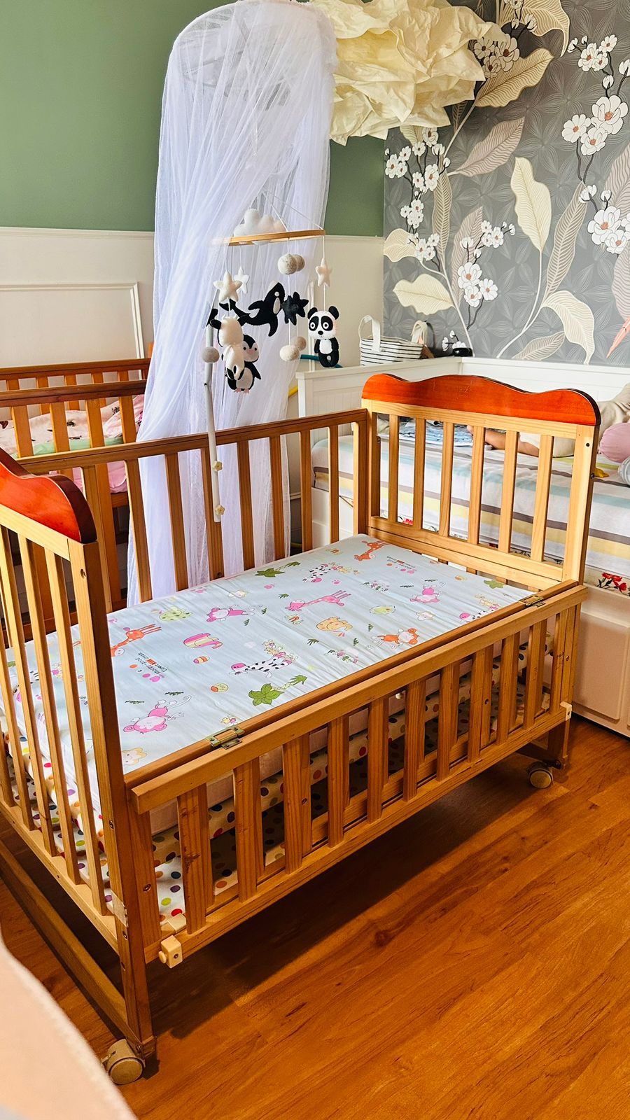 Mee Mee Premium Wooden Baby Cot (Mattress + Mosquito Net)