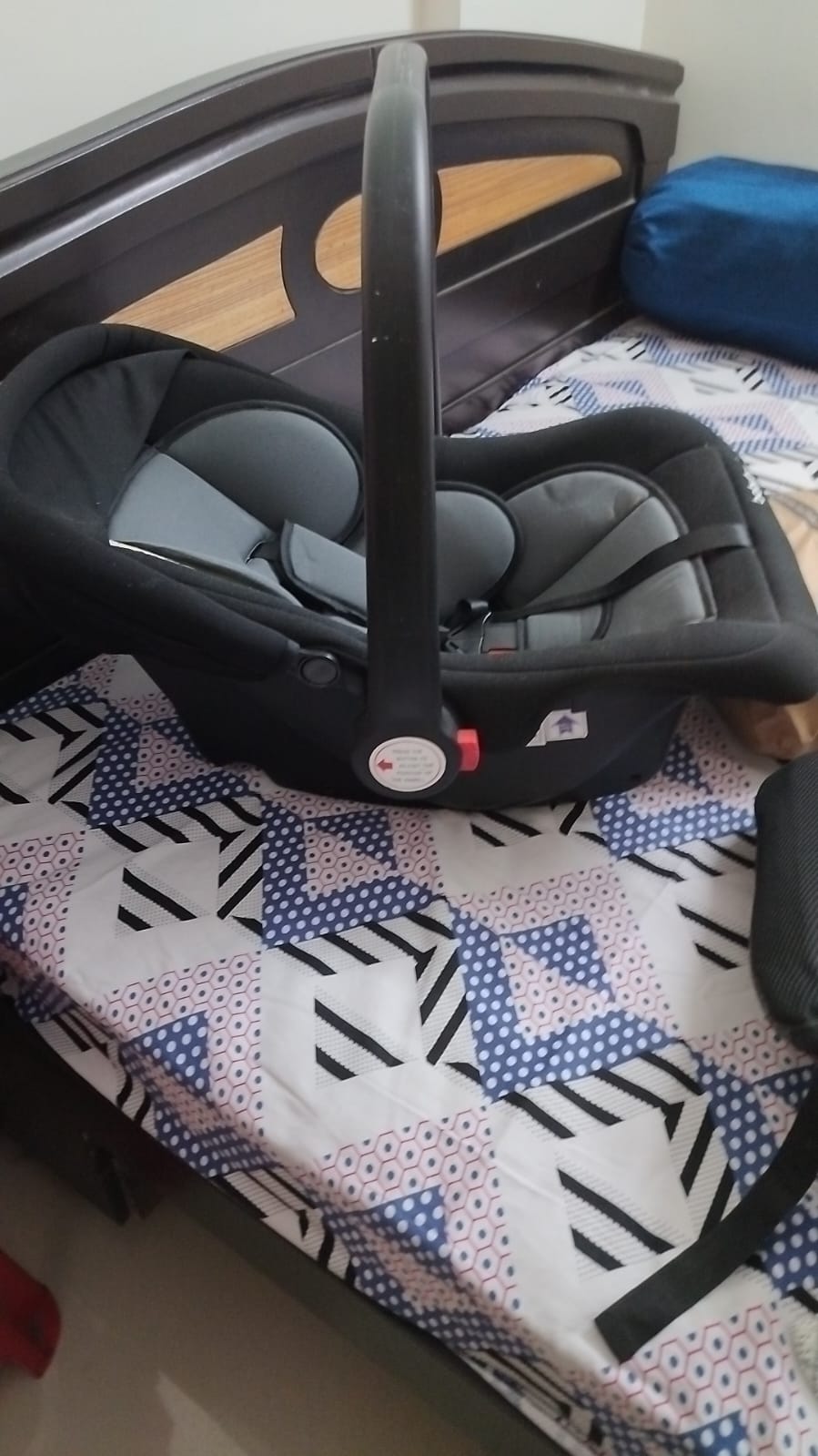 Babyhug Amber Car Seat Cum Carry Cot