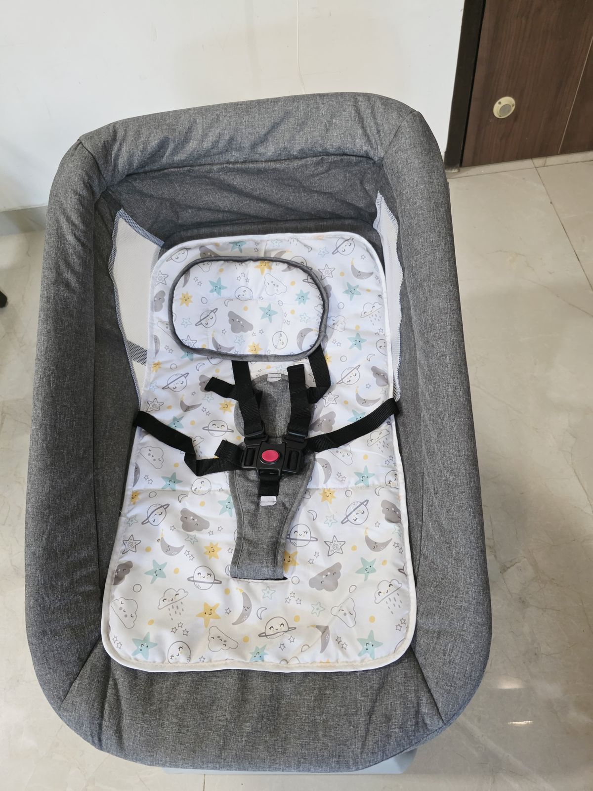 StarAndDaisy Automatic Baby Rocking Chair
