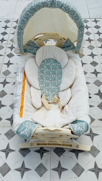 Graco Pack 'n Play Playard with Cuddle Cove Rocker