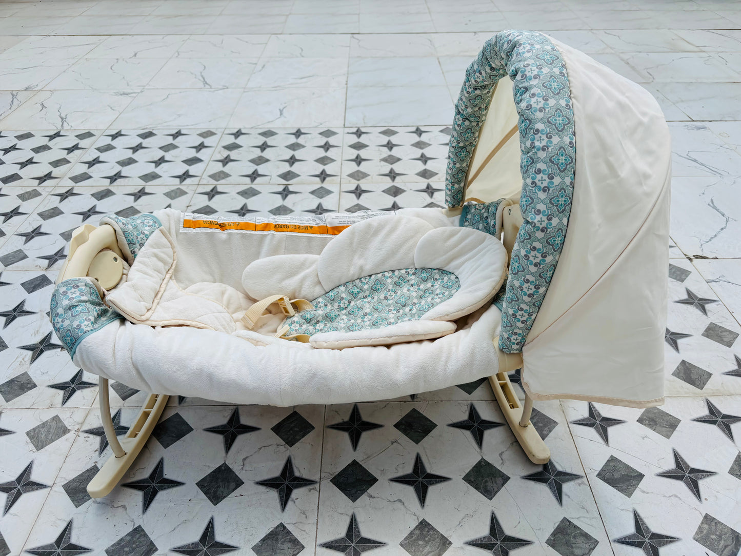 Graco Pack 'n Play Playard with Cuddle Cove Rocker