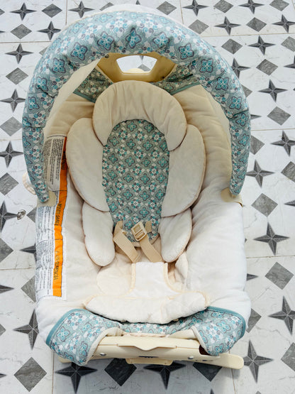 Graco Pack 'n Play Playard with Cuddle Cove Rocker