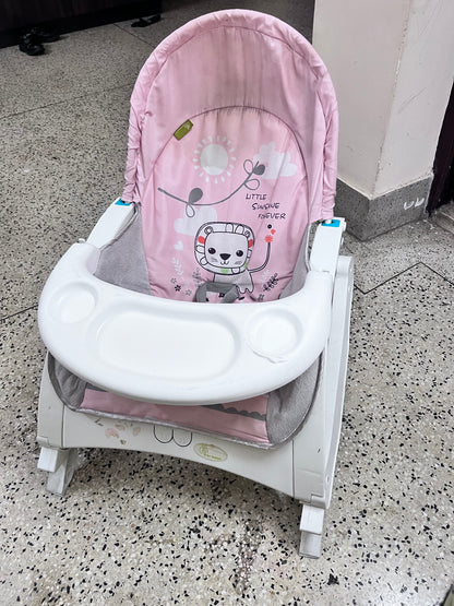 R for Rabbit Rock N Play Baby Rocker Baby Feeding Chair with Vibration and Soothing Music, Adjustable Backrest with Arc-Shaped Legs for Rocking Mode | 3 in 1 Functionality DetachableToy Bar (Pink)