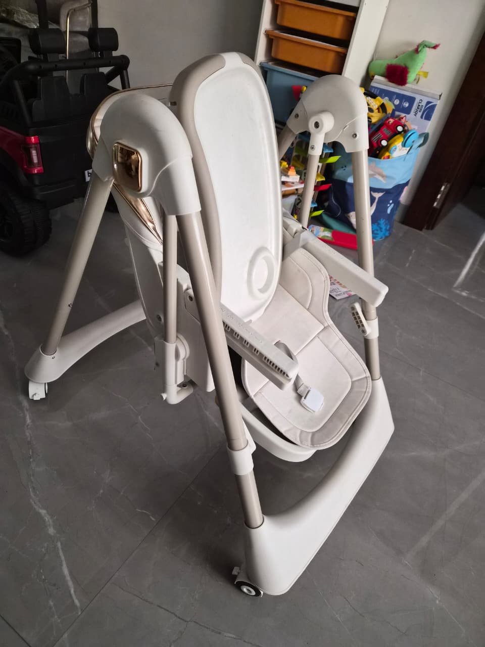 StarAndDaisy Galaxy 2 in1 Rocking Baby High Chair for Boys and Girls Dining Chair 4 Level Reclining Position, Adjustable Height, Locking Wheels, 5 Point Safety Belt