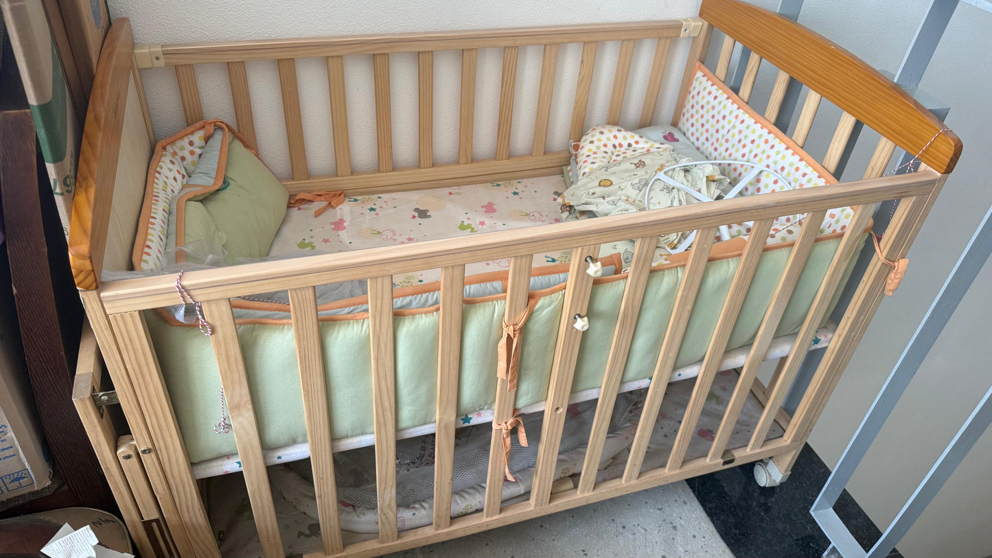 Babyhug Kelly Wooden Cot with Detachable Bassinet & Mosquito Net Natural| Adjustable Height| Wheels for Easy Movement| Easy to Assemble| Foldable Side Rail| Foldable Table| Storage Space