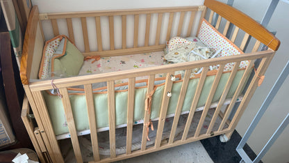 Babyhug Kelly Wooden Cot with Detachable Bassinet & Mosquito Net Natural| Adjustable Height| Wheels for Easy Movement| Easy to Assemble| Foldable Side Rail| Foldable Table| Storage Space