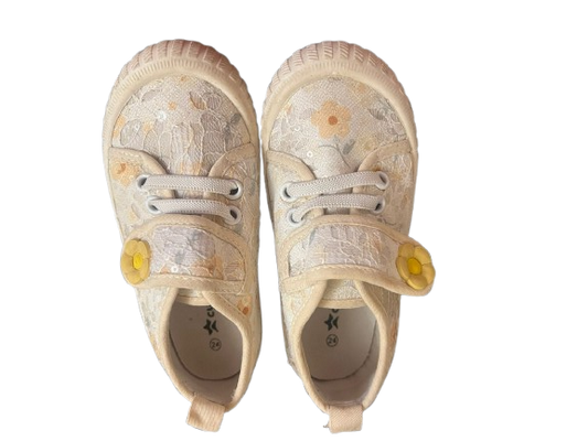 Cutewalk by Babyhug Footwear Velcro Closure Sandal Age 2.5 - 3 years