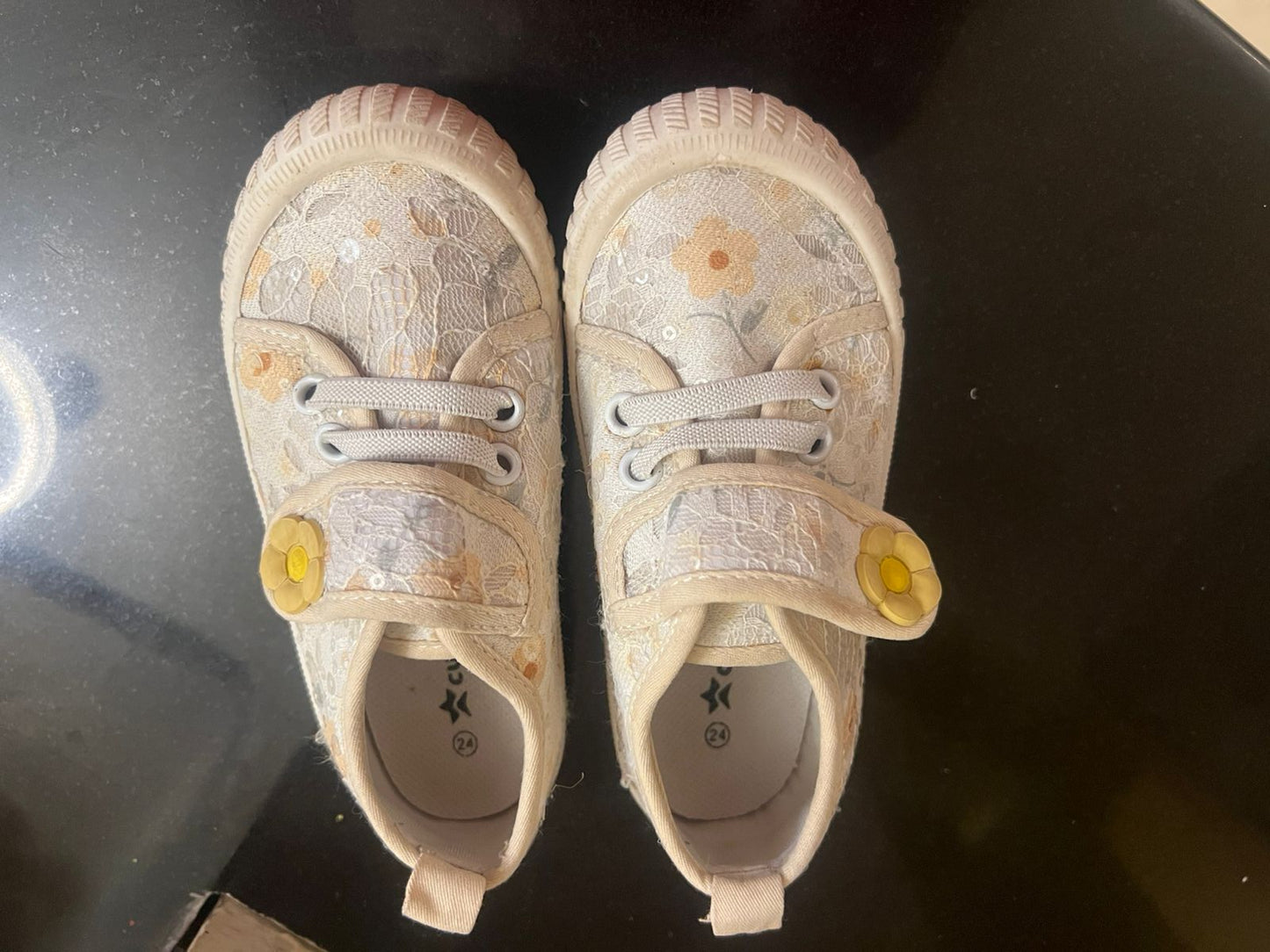 Cutewalk by Babyhug Footwear Velcro Closure Sandal Age 2.5 - 3 years